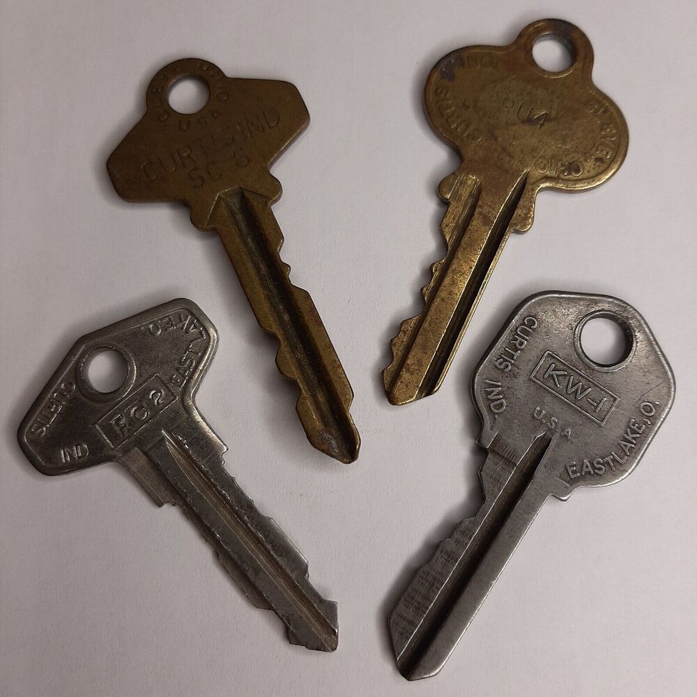 Lot of 4 Various CURTIS Keys Vintage Cleveland Ohio USA FC2 SC6 KW-1 RU4 BRASS
